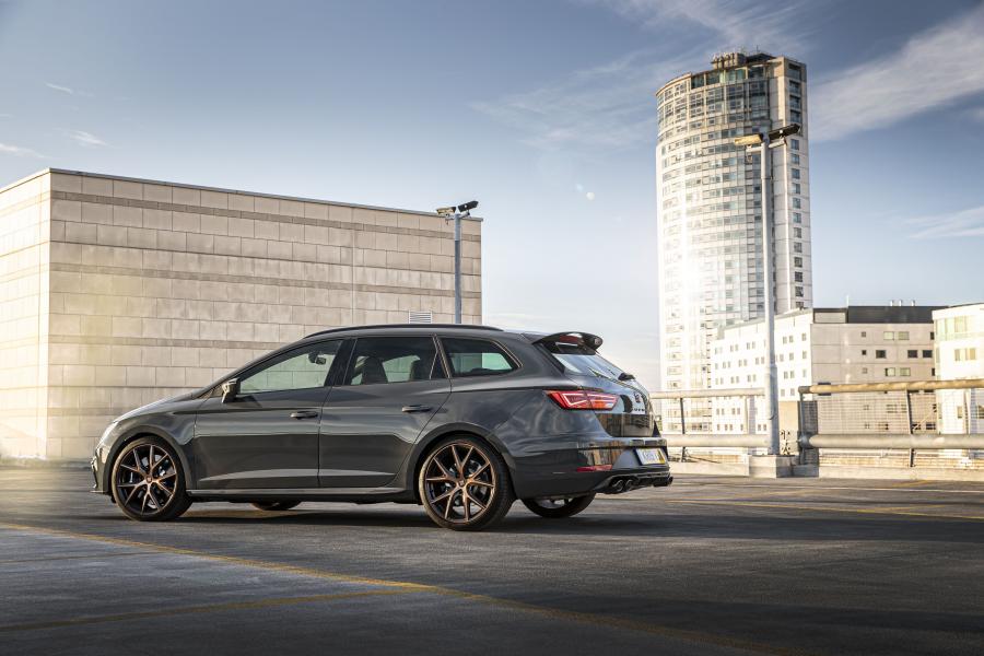  Seat Leon Cupra R ST (5F) 2019 года  (UK) (фото 24 из 40)